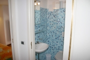 La deuxi�me salle de bains avec toilettes (sans douche) 

