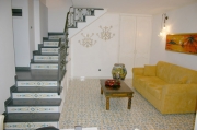 La salle de s�jour avec l'escalier