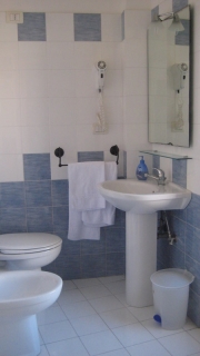 B&B Ortigia bedroom with ensuite bathroom