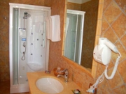 Salle de bains de lHtel Costazzurra