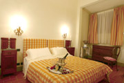 Wohnung Urlaub Florenz: Schlafzimmer mit zwei Einzelbetten der Wohnung Vasari in Florenz