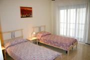 Schlafzimmer mit zwei Einzelbetten des Hauses Letizia  in Sorrent