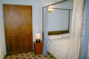 Schlafzimmer mit Wandschrank