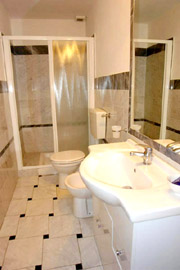 Florence Vacation Rental: Bathroom of Benozzo Vacation Apartment in Florence