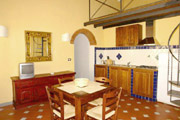 Firenze Vacanze Affitto: Sala da pranzo con cucina dell'Appartamento per vacanza Benozzo a Firenze