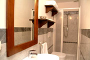 Apartment Rental Florence: Bathroom of Botticelli Apartment in Florence