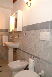 Tuscany Vacation Rental: Bathroom of Latini Rental Apartment in Florence