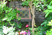 Suite in Sorrento: Detail of the garden tiled with majolica of Suite Alimuri in Sorrento