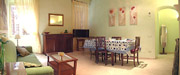 Rome Logement: Salle de séjour avec table à manger du Logement Tritone Type B à Rome